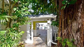 Exterior detail - Tranquility by Avantstay Close to Duval St w/ BBQ & Shared Pool (Key West)