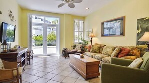 Interior - Sundown Refuge by Avantstay Top Location w/ Patio, Outdoor Dining, Shared Pool Month Long Stays (Key West)