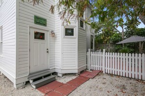 Interior - Land Of Love by Avantstay Pets Allowed! Shared Pool! Great Location! Month Long Stays Only (Key West)