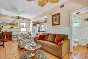 Interior - Land Of Love by Avantstay Pets Allowed! Shared Pool! Great Location! Month Long Stays Only (Key West)
