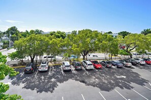 Interior - Duval Breeze by Avantstay Great Location Close to Beach & Nightlife Shared Pool! Week Long Stays (Key West)