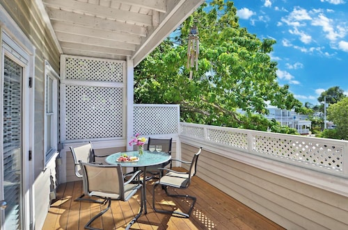 Duval Breeze by Avantstay Great Location Close to Beach & Nightlife Shared Pool! Week Long Stays