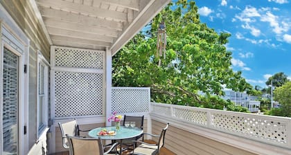 Duval Breeze by Avantstay Great Location Close to Beach & Nightlife Shared Pool! Week Long Stays