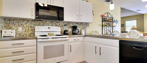 KylskÄp, mikrovÄgsugn, ugn och spishÀll