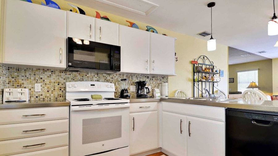 Duval Breeze by Avantstay Great Location Close to Beach & Nightlife Shared Pool! Week Long Stays