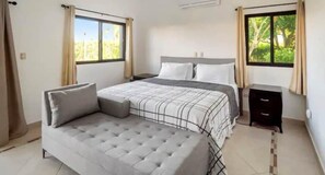 6 Schlafzimmer, Zimmersafe, Schreibtisch, Bügeleisen/Bügelbrett