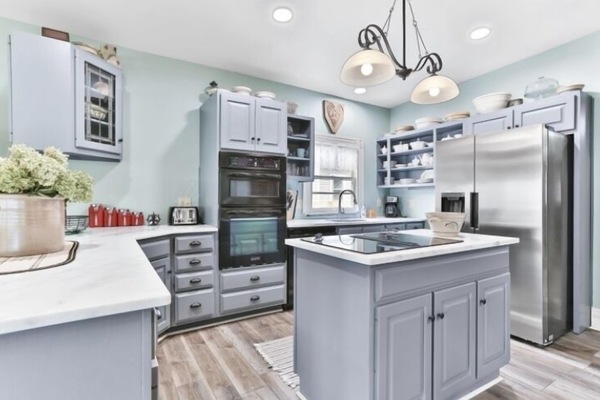 Frigorífic, microones, forn i placa de cuina