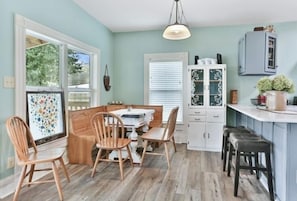 Dining - Beautiful restored Victorian farmhouse (Shelbyville)