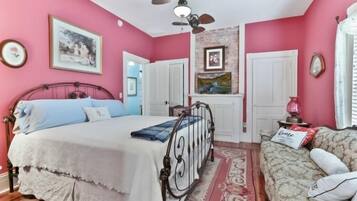 4 bedrooms, travel cot, WiFi, bed sheets