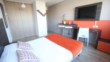 Travel crib, free WiFi