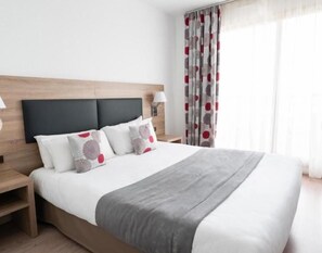 1 bedroom, in-room safe, free WiFi, bed sheets - 12min de la Croisette | Chambre double + Rooftop (Le Cannet)