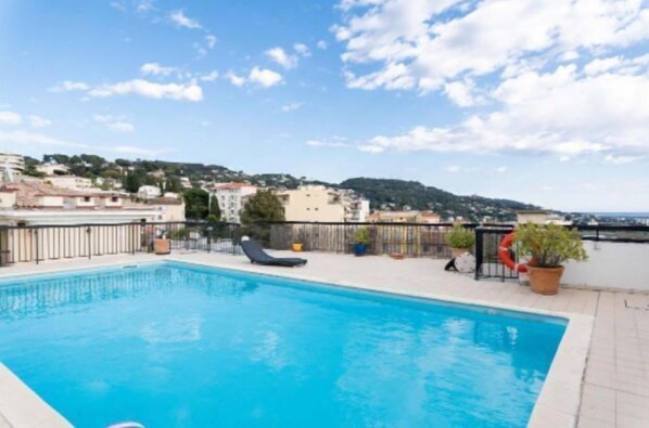 A heated pool - 12min de la Croisette | Chambre double + Rooftop (Le Cannet)