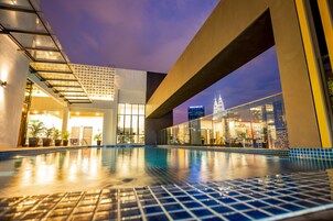 Outdoor pool, pool loungers