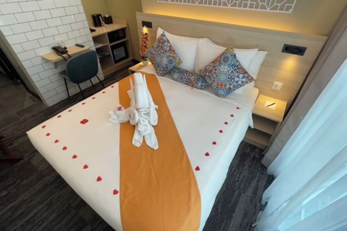 Memory foam-senger, minibar, safe på rommet og strykejern/-brett