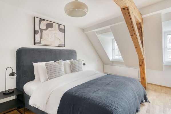 3 bedrooms, iron/ironing board, WiFi, bed sheets