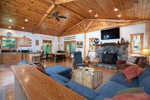 Smart-TV, peis, fotballspill og bøker