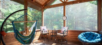 Modern Cabin w/ Hot Tub-Minutes to Lakes & Skiing