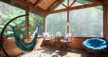 Modern Cabin w/ Hot Tub-Minutes to Lakes & Skiing