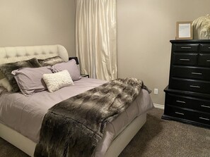 3 bedrooms, travel cot, WiFi, bed sheets - Great for Graduation Weekend! (College Station)