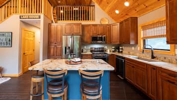 冰箱、微波炉、烤箱、炉灶