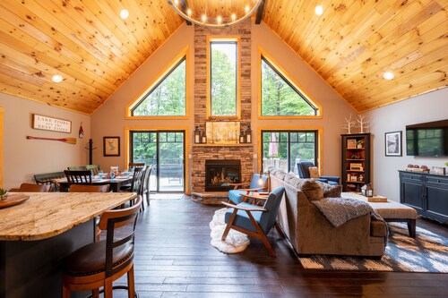 Luxury Lakefront Oasis 