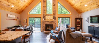 Luxury Lakefront Oasis 