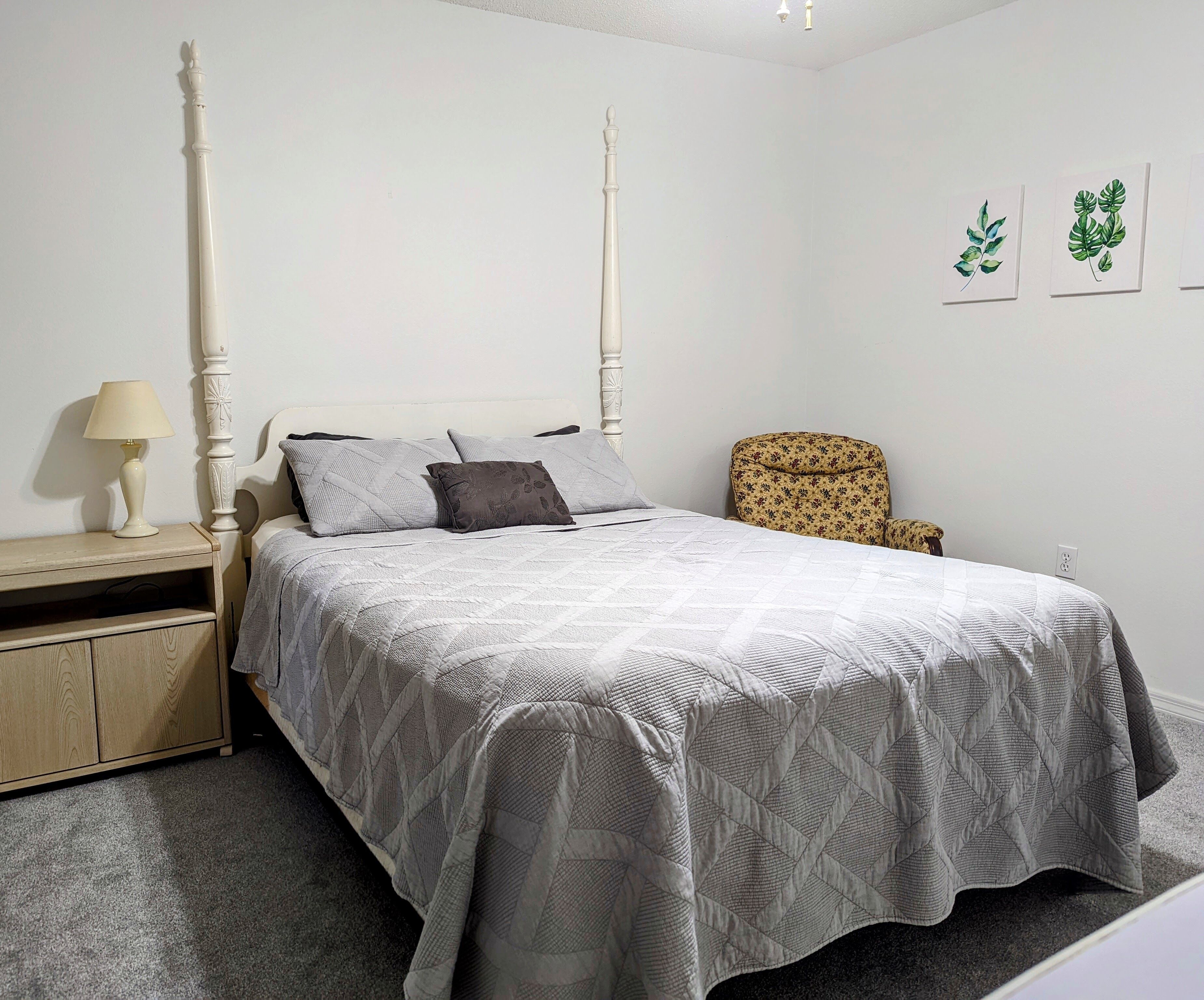 Spacious 4 Bedroom 2 Bath With Private Pool. Sleeps 13!