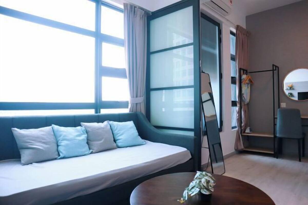 2 bedrooms, individually decorated, individually furnished, desk