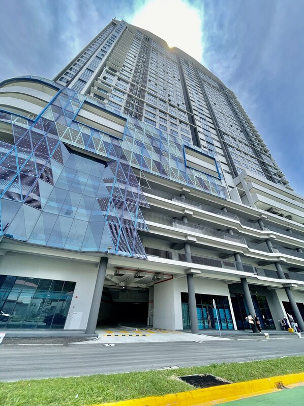 المنشأة من الخارج