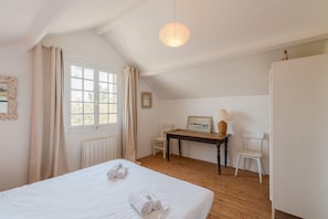 3 Schlafzimmer, Schreibtisch, Bügeleisen/Bügelbrett, Bettwäsche