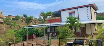 Amazing ocean view, 10 min walk to beach, quiet, fully furnished