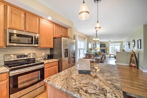 Fridge, microwave, stovetop, dishwasher - Scenic Views! Ski-In/Ski-Out Condo in Beech Mtn (Beech Mountain)