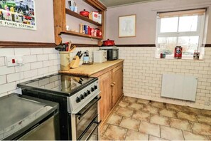 冰箱、微波炉、烤箱、炉灶