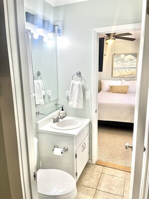 أحواض استحمام، مجففات شعر، مناشف