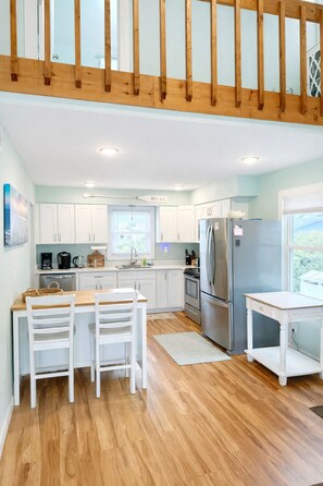 Fridge, microwave, oven, stovetop - Poppy's Place Beach House (Surf City)