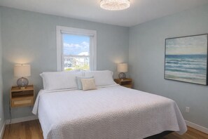 3 chambres, fer et planche à repasser, lit de bébé portatif