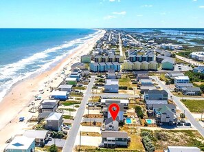 بالقرب من الشاطئ