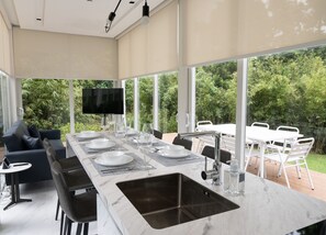 Duplex Suite @ Garden Pod | Cocina privada | Frigobar, microondas, parrilla de estufa y tetera eléctrica