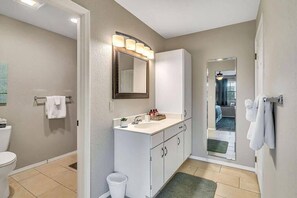 Vasca, asciugacapelli, asciugamani