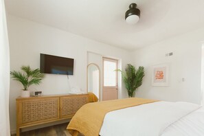 2 عدّة غرف نوم ومكتب ومكواة/لوح كي وسرير سفر