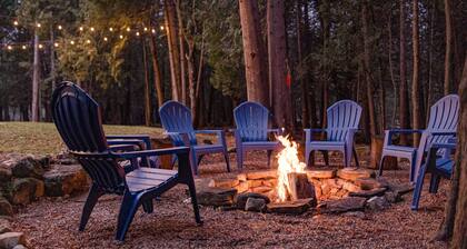 Secluded Retreat near Sister Bay, 2 King Masters, Backyard Oasis, 1 Min to Beach
