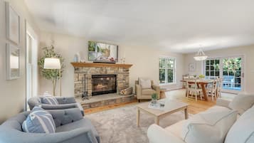 Smart TV, fireplace, DVD player, table football