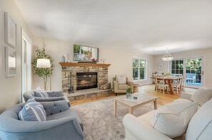 Smart TV, fireplace, DVD player, table football