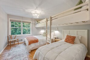 4 bedrooms, desk, iron/ironing board, travel cot