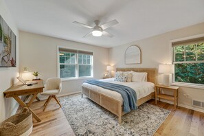 4 Schlafzimmer, Schreibtisch, Bügeleisen/Bügelbrett, Reisekinderbett