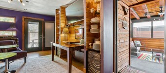 Hippie Pickle - Charming, eclectic home near everything in Wimberley + Hot tub!