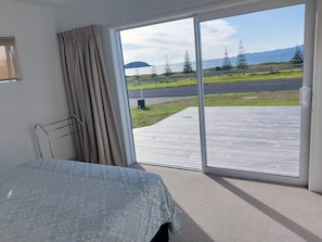 2 Schlafzimmer, Bügeleisen/Bügelbrett