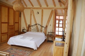 6 bedrooms, WiFi, bed sheets