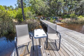 Outdoor dining - CasaAzalea-2BR/2BA Pool+Golf Cart-3min to Beach! (Santa Rosa Beach)