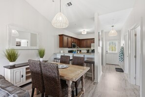 Dining - CasaDelMar-2BR/2BA+Golf Cart-3 min to 30A Beaches! (Santa Rosa Beach)
